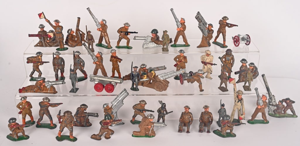 LOT OF 40 LEAD SOLDIERS: All original with some wear. Some hard to find examples. AS-IS