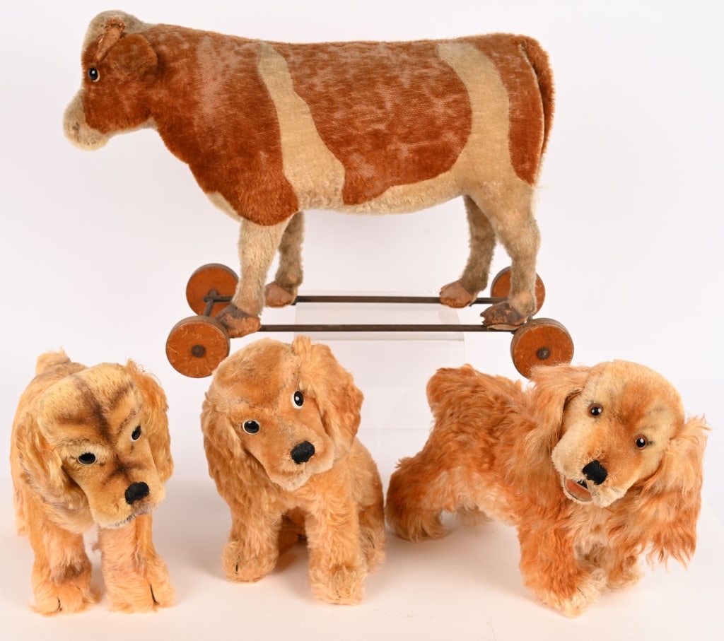 STEIFF COW ON WHEELS & 3 DOGS (1 of 11)