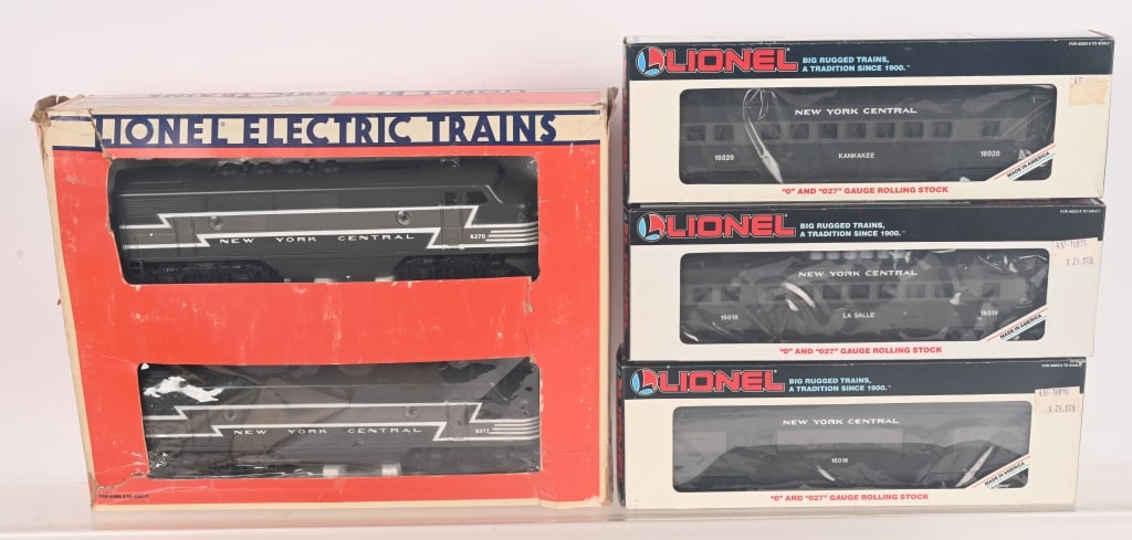 LIONEL NYC A&B w/ 3 PASSENGER CARS & BOXES (1 of 4)