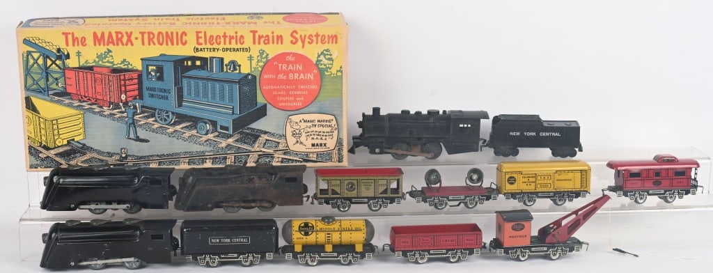 LARGE LOT OF MARX TOY TRAINS (1 of 7)