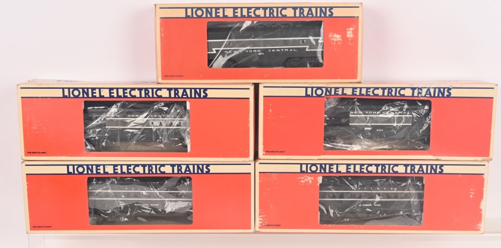 5- LIONEL NYC CARS & F3-B w/ BOXES (1 of 2)