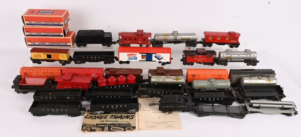 HUGE LOT OF LIONEL O GAUGE ROLLING STOCK (1 of 7)