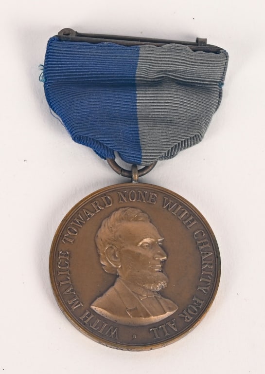 US FEDERAL CIVIL WAR VETERANS MEDAL M NO. 913: Civil War Veterans Medal numbered on the rim Mno. 913. The Civil War Campaign Medal was one of the first medals approved campaign service medals. It was awarded to members of the U.S. military for ser