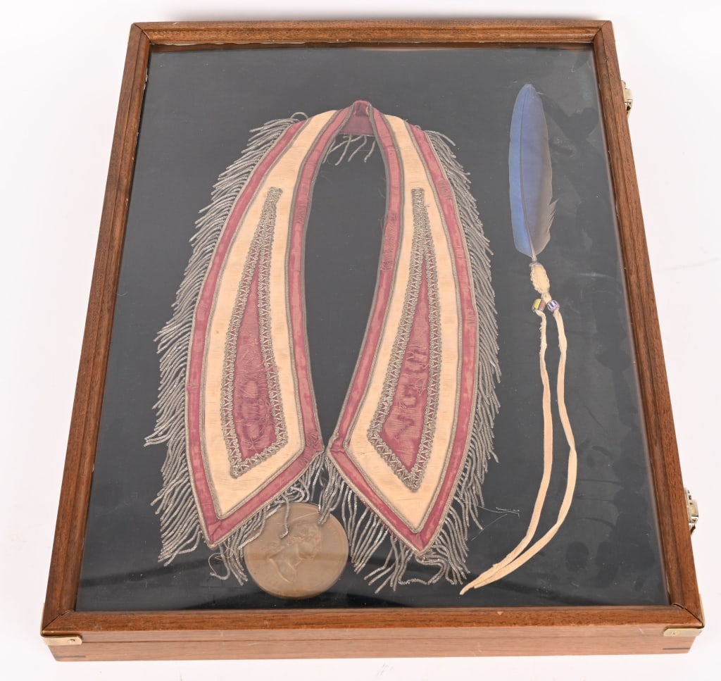 1789 GEORGE WASHINGTON PEACE MEDAL WITH COLLAR (1 of 5)