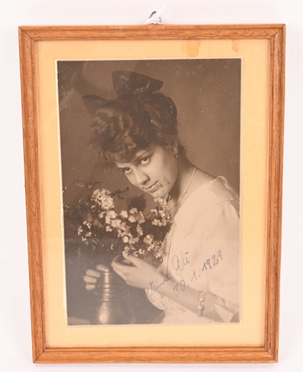 WWII ADOLF HITLER NIECE GELI RAUBAL SIGNED PHOTO (1 of 3)