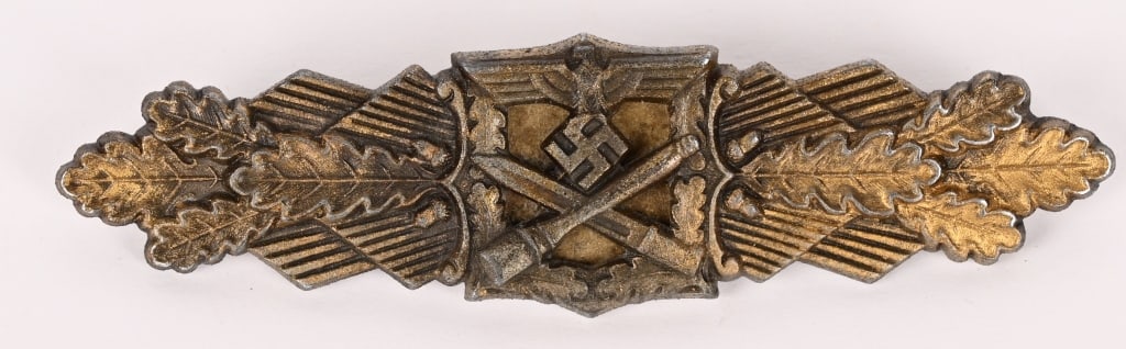 WWII NAZI GERMAN GOLD CLOSE COMBAT BADGE FLL WW2: The Gold Close Combat Clasp is a very rare award to find. Fewer than 700 Close Combat Clasps in this grade were ever awarded. This is a great, all-original example. Approximately 30 percent of the ori