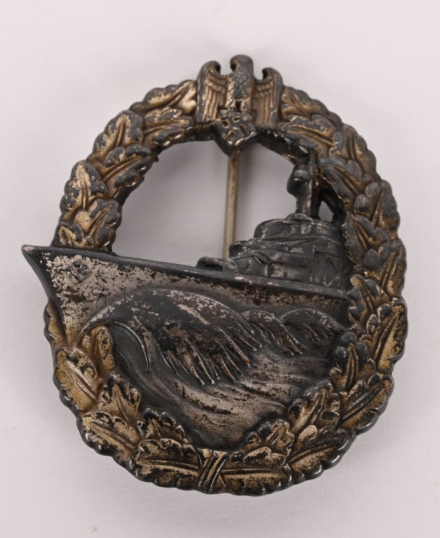 WWII NAZI GERMAN NAVY DESTROYER WAR BADGE WW2: Alloy, hollow back construction badge is in the form of a gilt, vertically oval, oak-leaf wreath with a small national eagle with down-swept wings superimposed to the top center, encompassing the forw