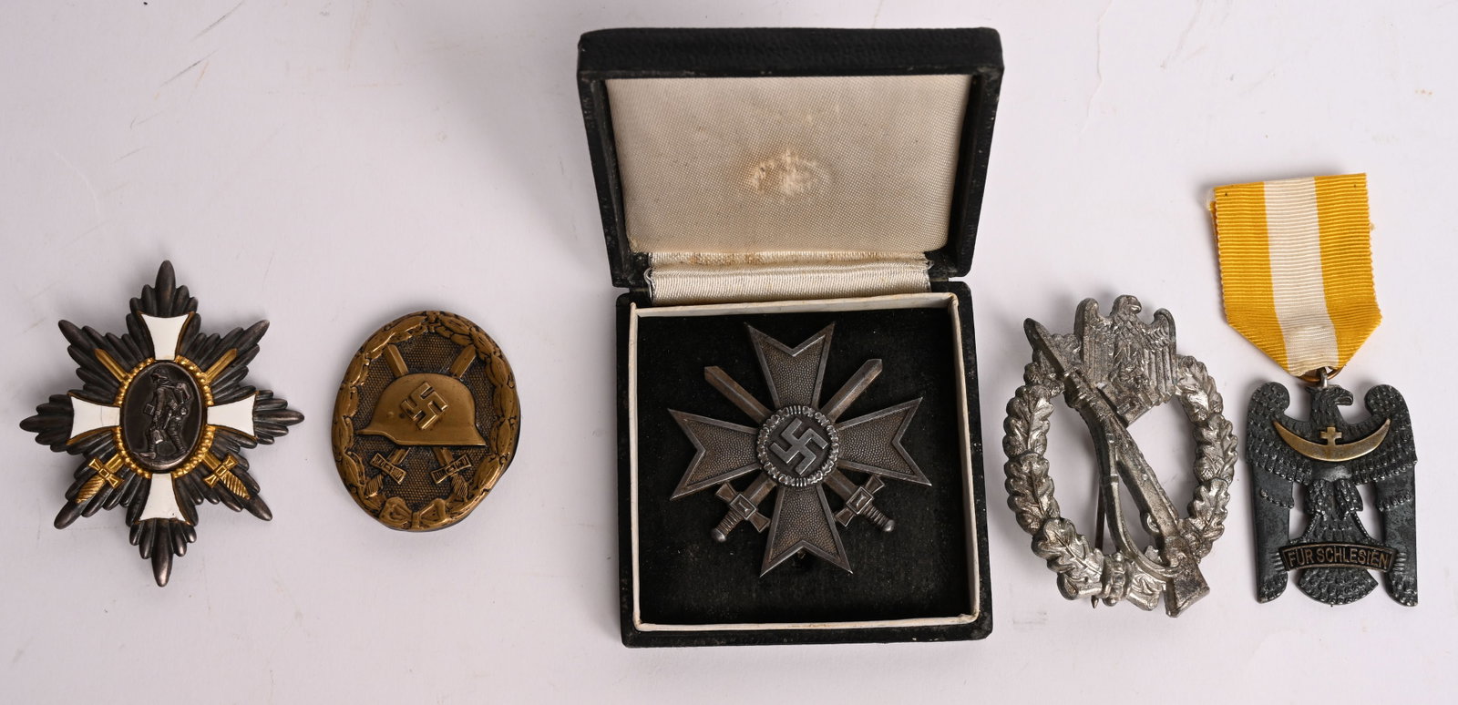 WWI & WWII GERMAN MEDAL LOT WAR MERIT CROSS WW2: Lot of Imperial and Nazi German medals to include 1) WWI German Veterans Field of Honor Badge from Hamburg, Germany, this example was produced in the 1920's. The award was presented to all Imperial Ge