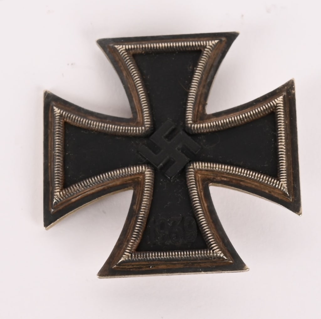 WWII NAZI GERMAN 1ST CLASS IRON CROSS WW2: German WWII 1st Class Iron Cross. The front has a swastika in the center and is dated '1939' below. Reverse has a wide vertical pin to the reverse. Three piece construction with an iron magnetic 