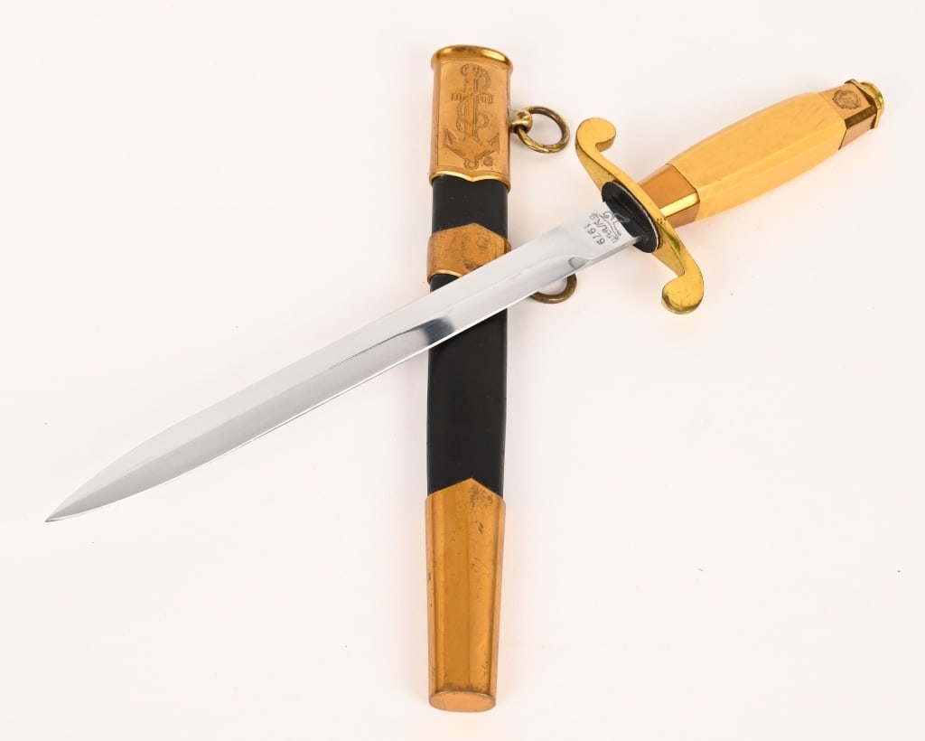 SOVIET UNION NAVAL OFFICERS DAGGER 1979 (1 of 9)
