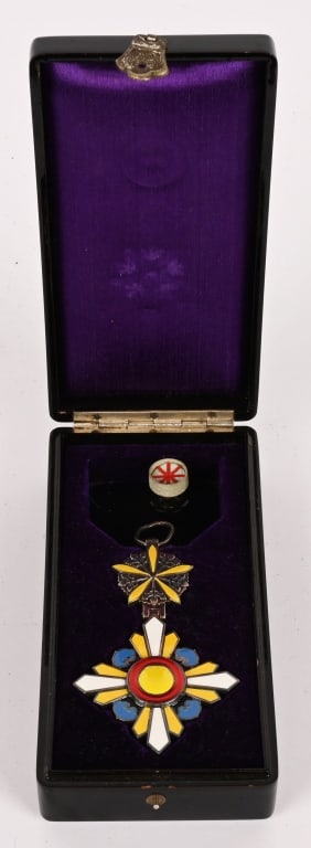 WWII JAPANESE ORDER OF THE AUSPICIOUS CLOUDS WW2 (1 of 4)