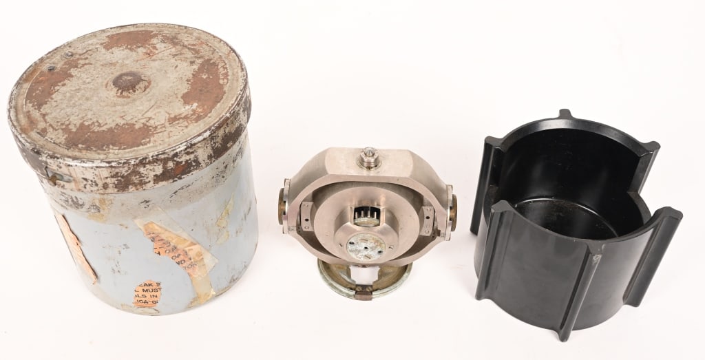 WWII US NAVY MARK 12 TORPEDO GYROSCOPE W CARRIER (1 of 6)
