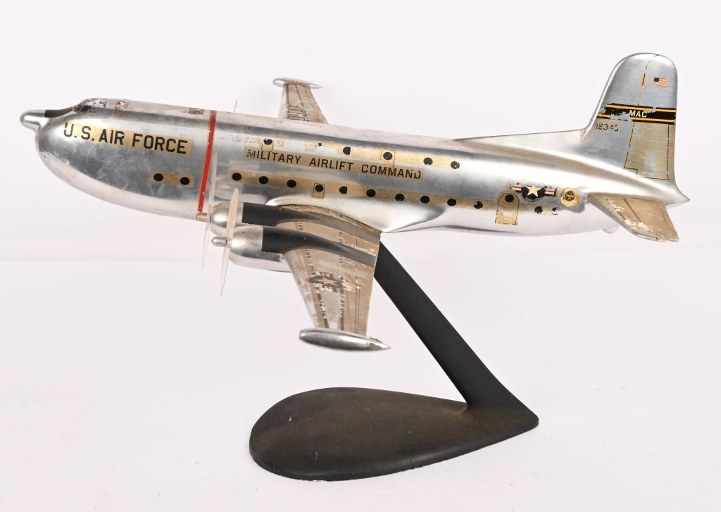 DOUGLAS C-124 GLOBEMASTER II AIRPLANE MODEL (1 of 6)