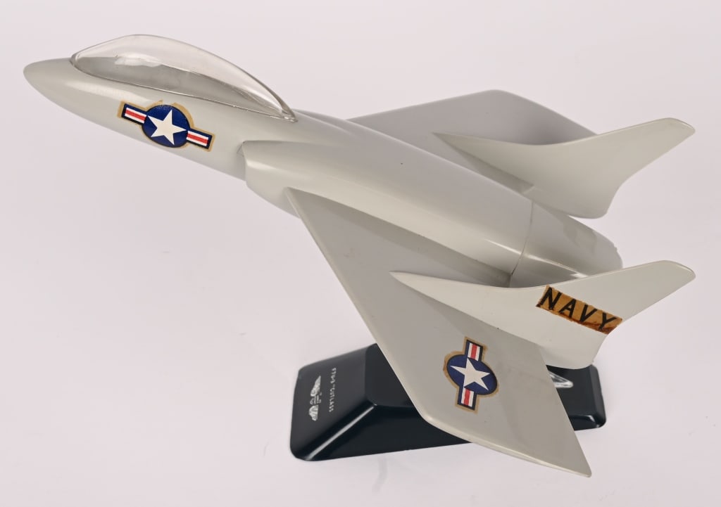CHANCE VOUGHT F7U-3 CUTLASS TOPPING AIRPLANE MODEL (1 of 5)