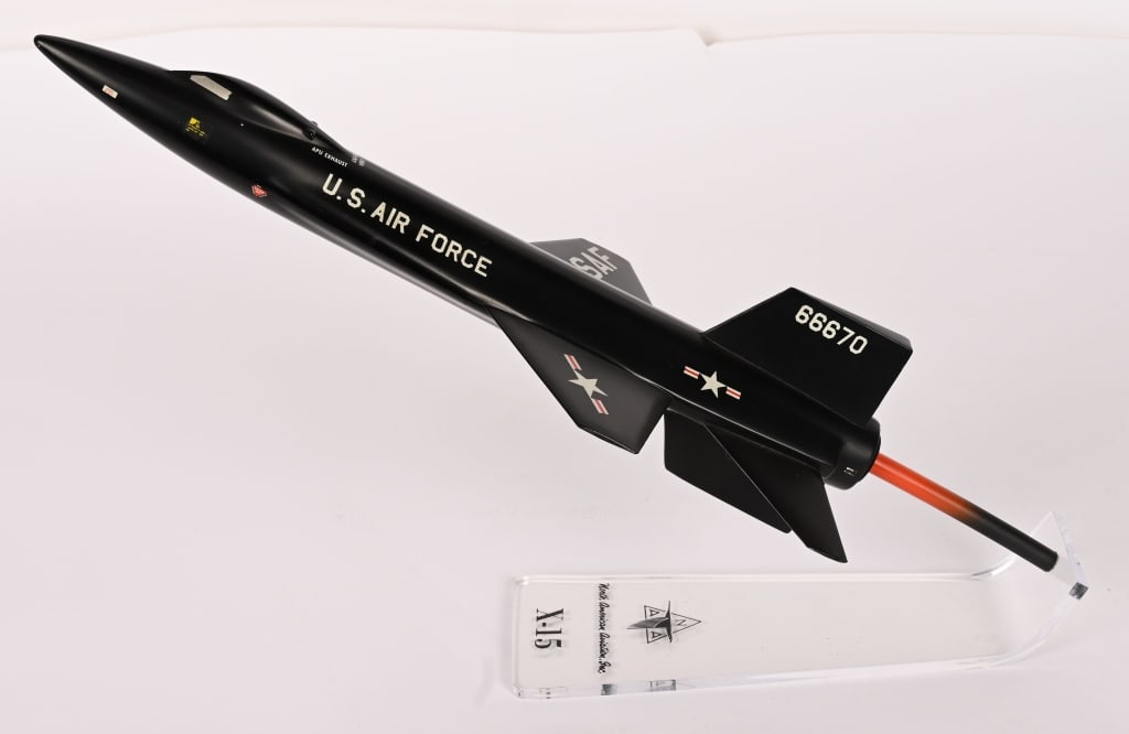 X-15 NORTH AMERICAN AVIATION AIRPLANE MODEL TOPPIG (1 of 5)