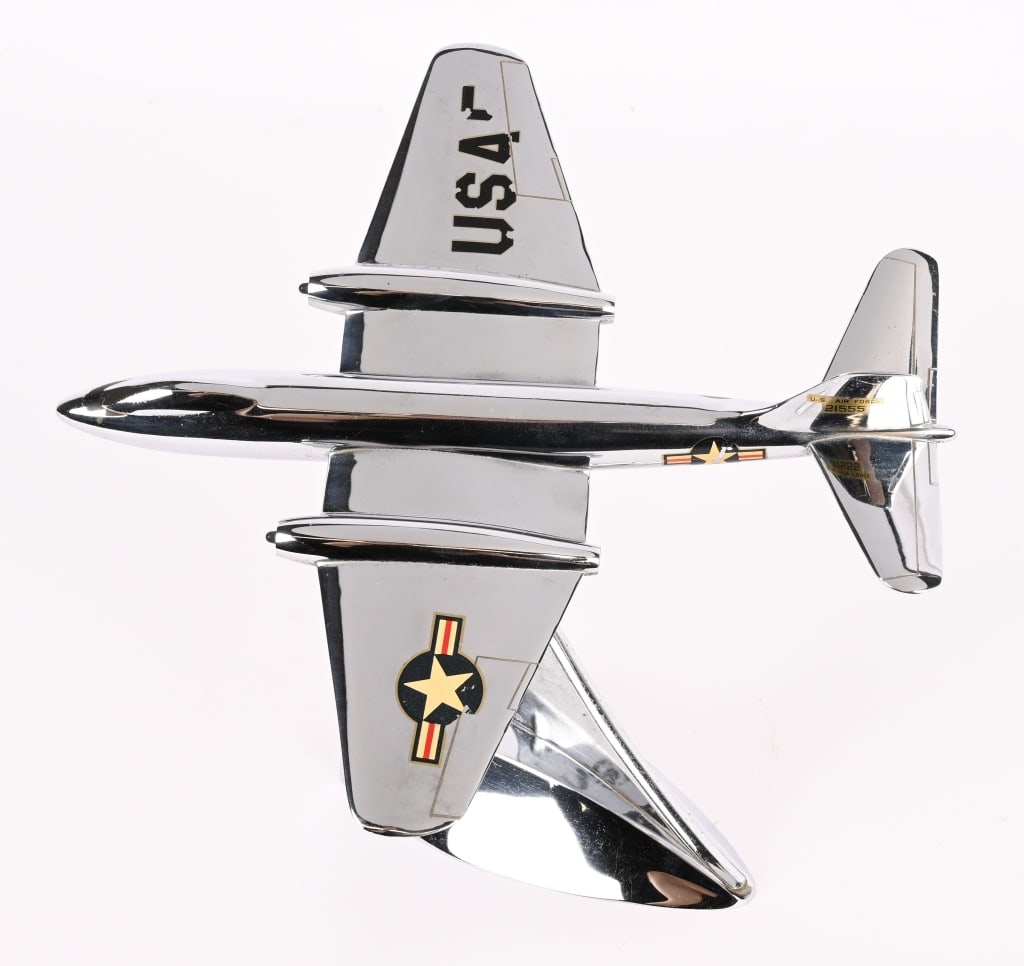 MARTIN B-57 BOMBER AIRPLANE MODEL BY ALLEN SALES (1 of 5)