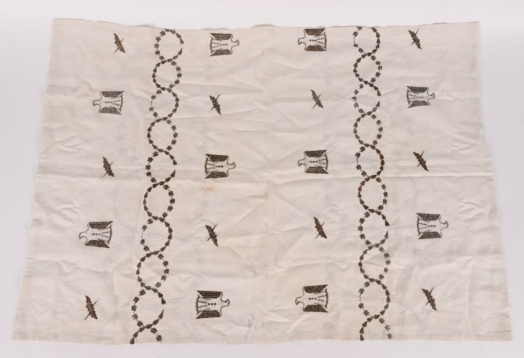 SADDAM HUSSEIN FORMAL TABLECLOTH W CREST (1 of 5)