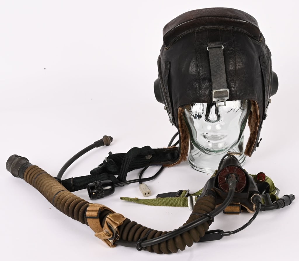RUSSIAN KM-32 OXYGEN MASK W LEATHER FLIGHT HELMET (1 of 7)