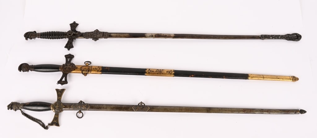 KNIGHTS TEMPLAR SWORD LOT W NAMED BLADE (1 of 8)