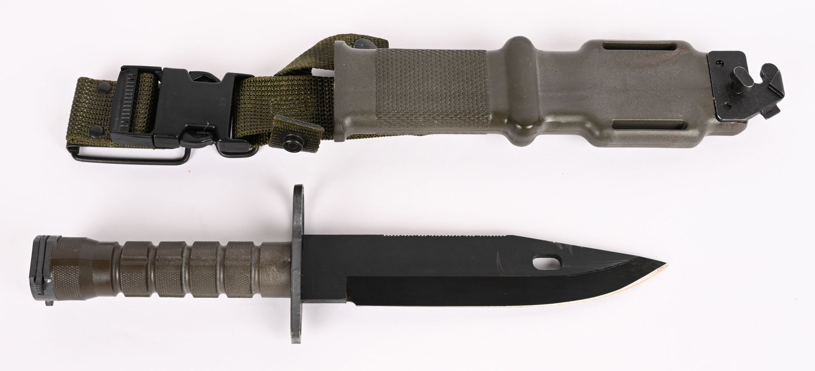 U.S. MODEL M9 BAYONET & SCABBARD LAN-CAY (1 of 2)