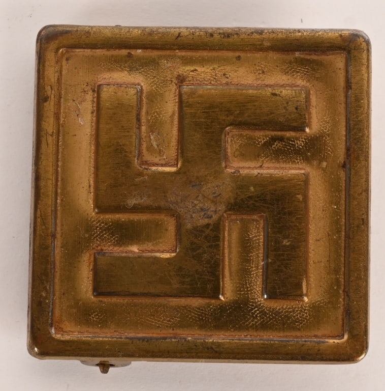 EARLY WWII NAZI GERMAN NSDAP PARTY BELT BUCKLE WW2: EARLY NSDAP SUPPORTERS BELT BUCKLE. Roughly 50mm x 50mm. One piece brass example with swastika (reversed) face plate. Complete.