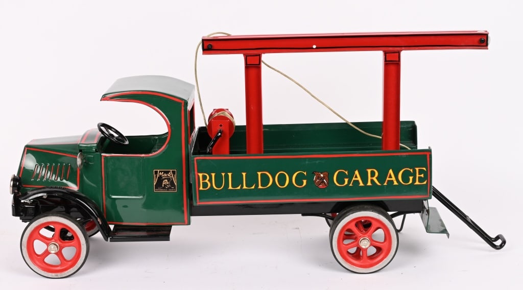 STEELCRAFT MACK BULLDOG GARAGE TOW TRUCK (1 of 5)