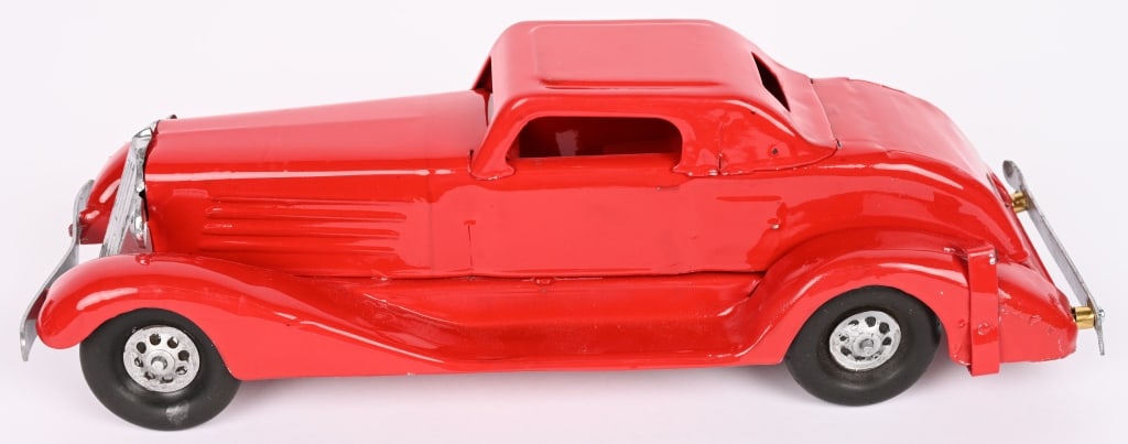MARX WINDUP FIRE CHIEF COUPE: Restored in nice condition. Windup works. 15" Excellent Provenance: Tar Heel Toys the Dennis Sapp Collection