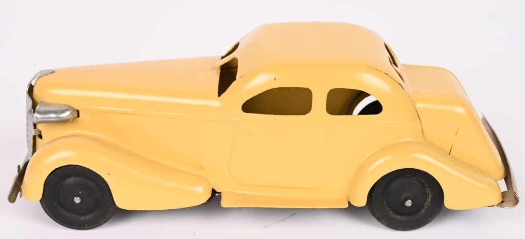 WYANDOTTE HUMPBACK SEDAN: Restored condition. Hard to find toy. 9" Excellent Provenance: Tar Heel Toys the Dennis Sapp Collection