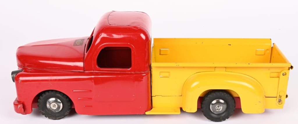 STRUCTO PICKUP TRUCK: Nice restore truck. Displays great. Hard to find. 16" Excellent Provenance: Tar Heel Toys the Dennis Sapp Collection