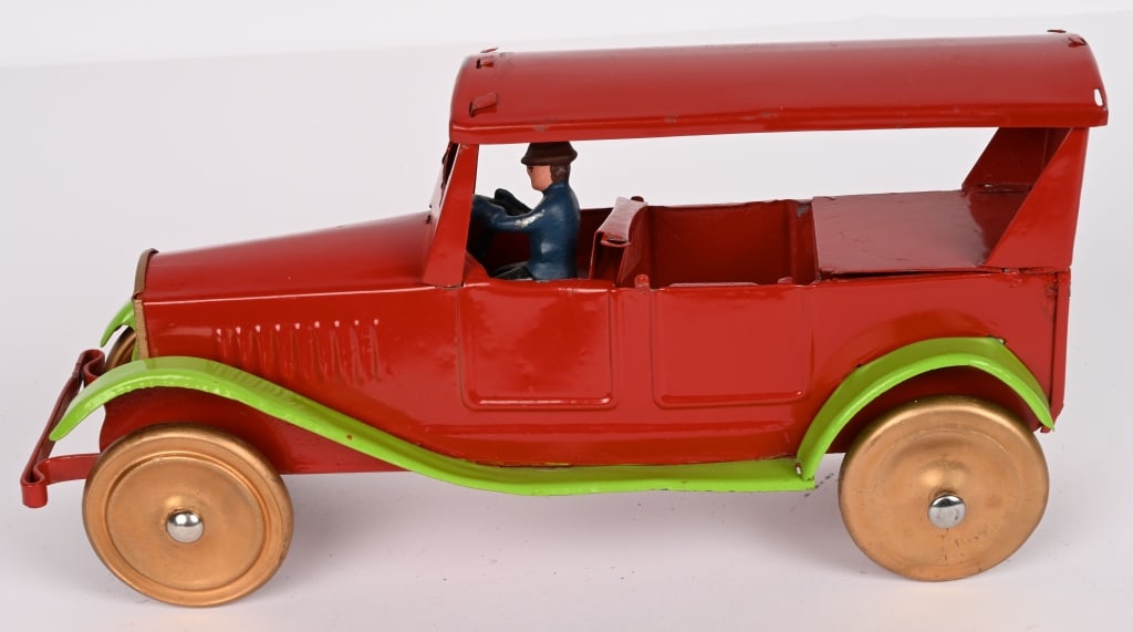DAYTON TOURING CAR: Restored condition. Car does not have a flywheel. 13" Excellent Provenance: Tar Heel Toys the Dennis Sapp Collection