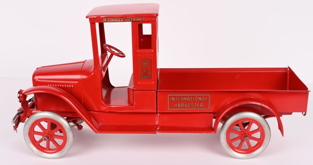 BUDDY L INTERNATIONAL RED BABY TRUCK (1 of 5)