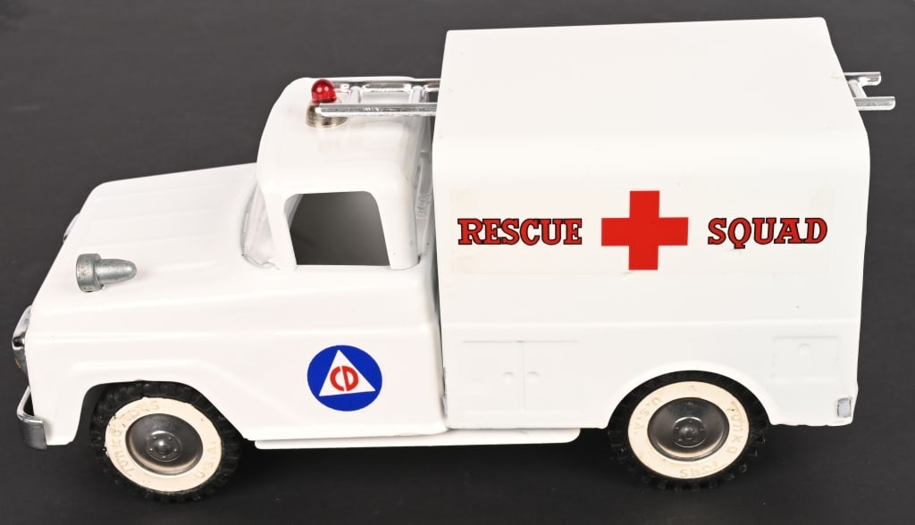 1959 TONKA RESCUE SQUAD: Very nice restored Tonka rescue Squad. Still has ladder. Very nice truck. 13" Excellent Provenance: Tar Heel Toys the Dennis Sapp Collection