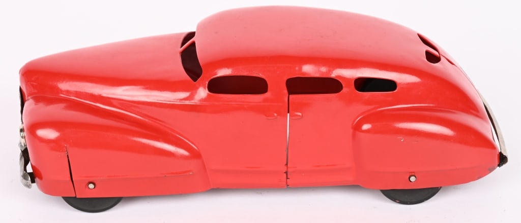 WYANDOTTE NASH SEDAN w/ JEWEL HEADLIGHTS: Restored condition. Hard to find. 11" Excellent Provenance: Tar Heel Toys the Dennis Sapp Collection