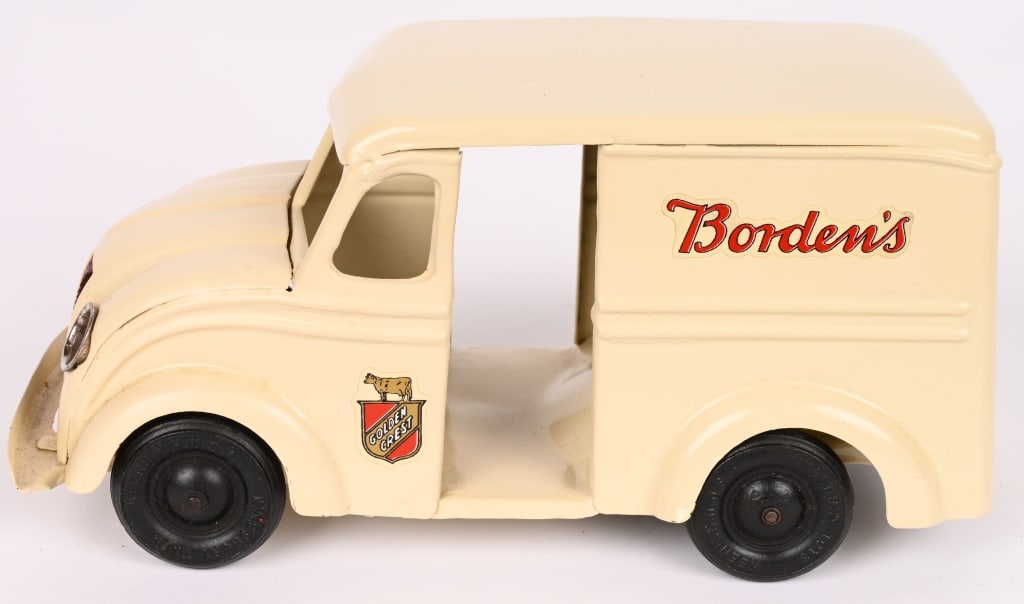 KINGSBURY CLOCKWORK BORDENS MILK TRUCK: great looking Kingsbury Bordens Truck. Very nice restoration. Windup works. 9" Excellent Provenance: Tar Heel Toys the Dennis Sapp Collection