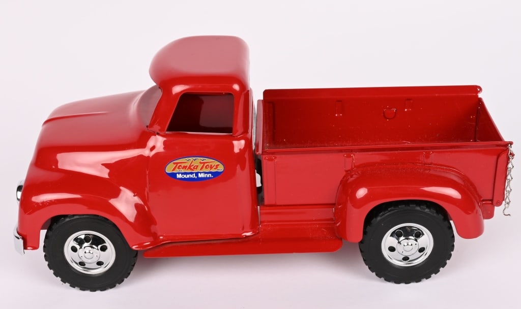 DESALLE TONKA PICKUP TRUCK: Great looking Don Desalle Tonka Pickup Truck. These were made in limited editions. Great looking Truck. 13" Excellent Provenance: Tar Heel Toys the Dennis Sapp Collection