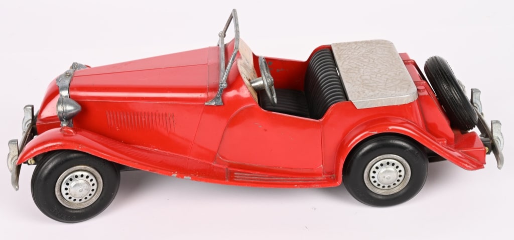 DOEPKE MG ROADSTER: All original and complete. Very nice condition. Nice looking toy. 15" Excellent Provenance: Tar Heel Toys the Dennis Sapp Collection
