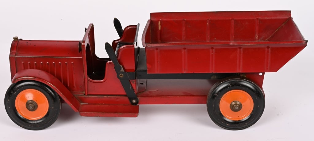 1920s STRUCTO DUMP TRUCK (1 of 5)