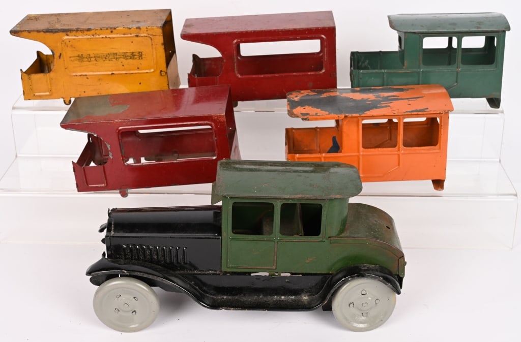 NEFF MOON CAR SET (1 of 4)