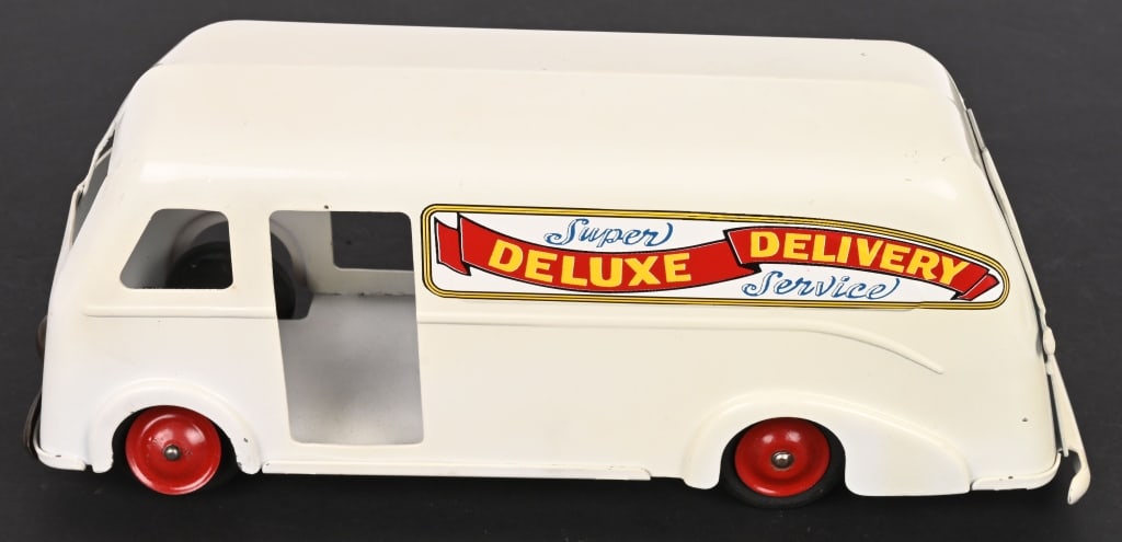 MARX DELUXE DELIVERY SERVICE: Restored condition. Nice looking truck. 11" Excellent Provenance: Tar Heel Toys the Dennis Sapp Collection