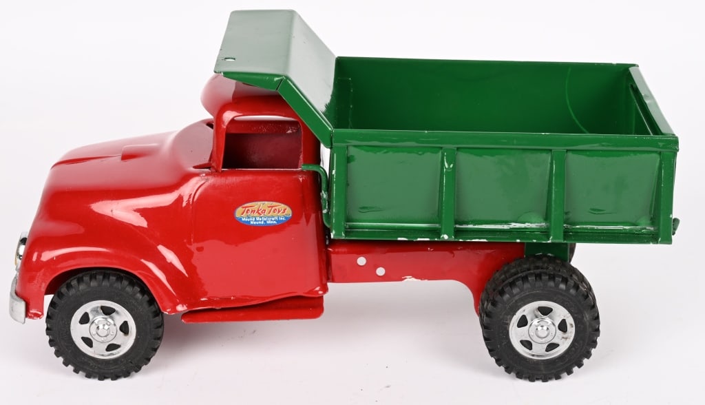 TONKA DUMP TRUCK: Restored Tonka Dump Truck. Displays well. 13" Excellent Provenance: Tar Heel Toys the Dennis Sapp Collection