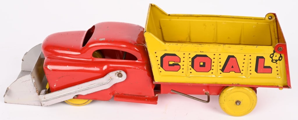 WYANDOTTE COAL TRUCK w/ SCOOP: All original in nice condition. 13" Excellent Provenance: Tar Heel Toys the Dennis Sapp Collection