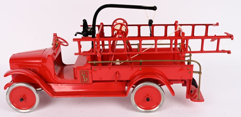BUDDY L PRESSED STEEL HOOK & LADDER (1 of 5)