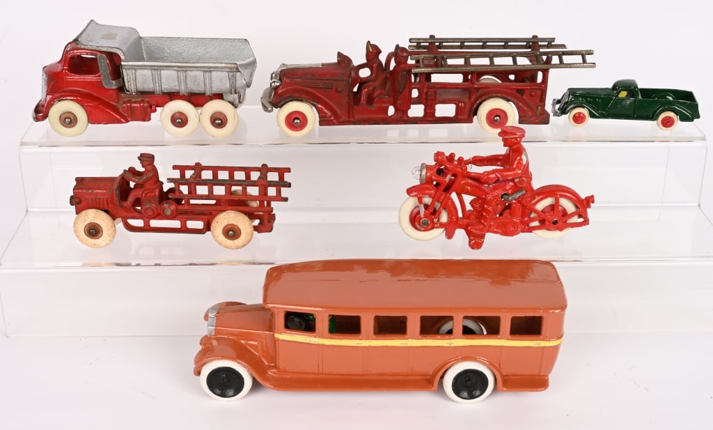 LOT OF CAST IRON VEHICLES (1 of 4)