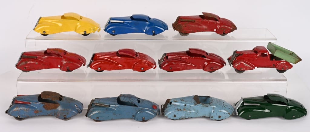 MARX CARS FOR CAR HAULERS: Accessory cars for Marx car haulers. Conditions vary. 6" AS-IS Provenance: Tar Heel Toys the Dennis Sapp Collection