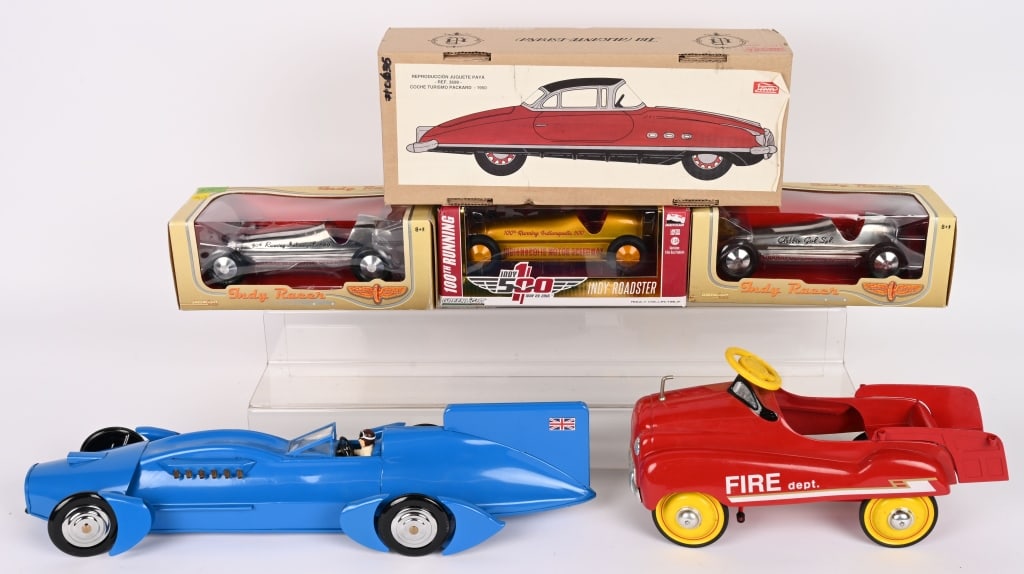 LOT OF MODERN TOYS (1 of 5)