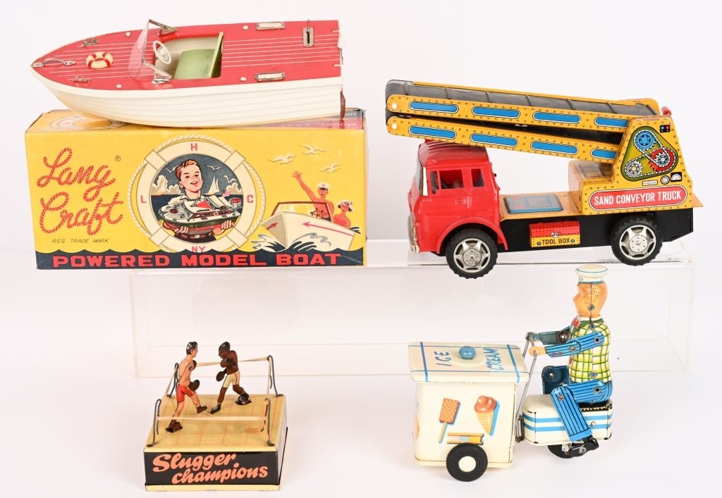 LOT OF VINTAGE TOYS (1 of 10)