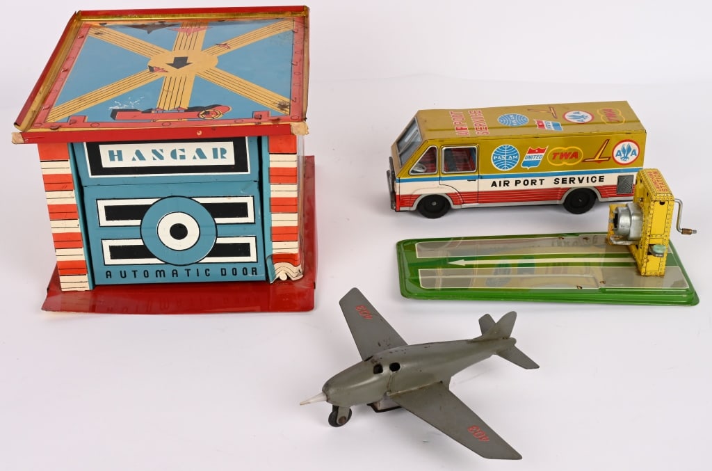 AIRPORT TOYS & MORE (1 of 13)