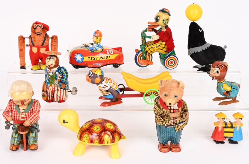 GREAT LOT OF TIN WINDUPS & MORE (1 of 8)