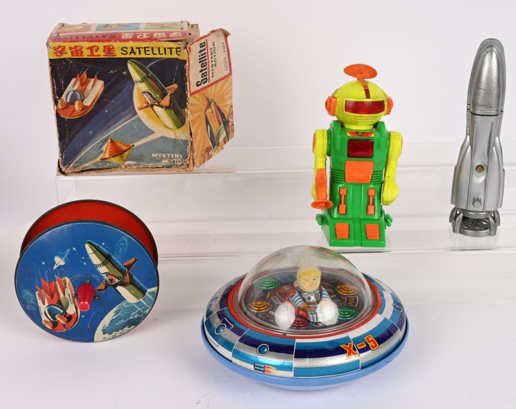 SPACE TOY LOT (1 of 9)