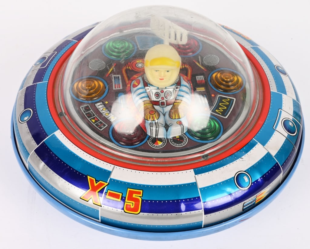 SPACE TOY LOT - 3
